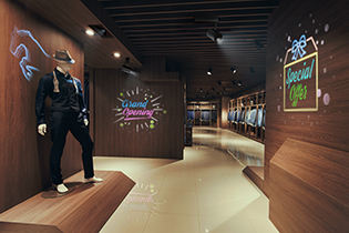 digital signage projectors